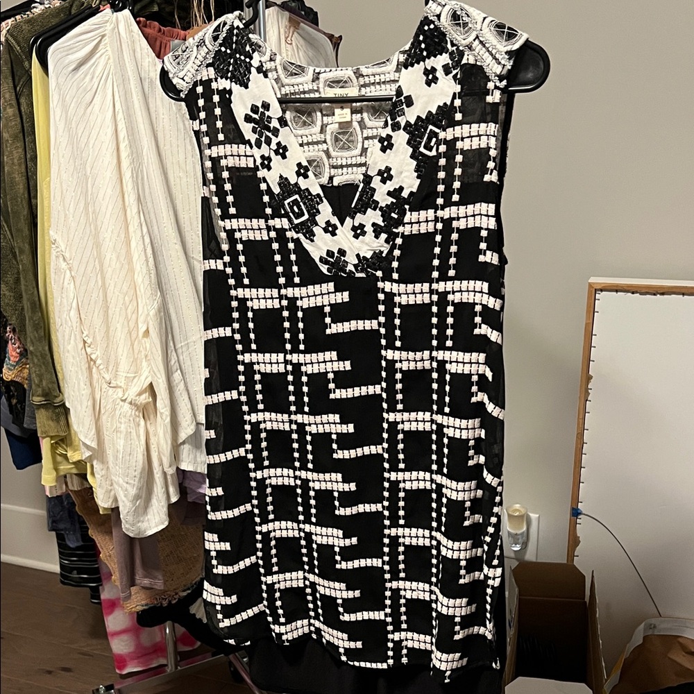 Anthropologie Tiny Black and White Patterned Sleeveless Tunic top